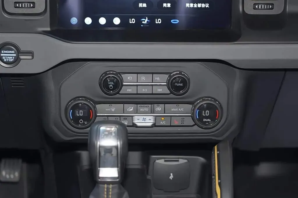 2024 Ford Bronco 2.3T 275HP L4 10AT,autocango,china used car exporter,china ev exporter,chinese used car exporter,chinese used ev exporter