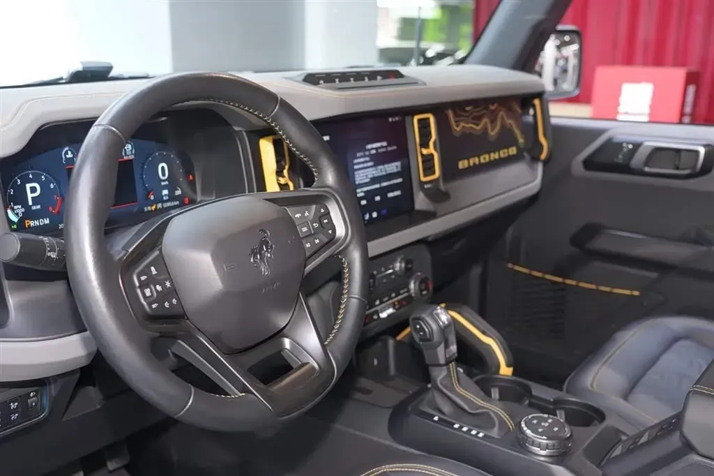 2024 Ford Bronco 2.3T 275HP L4 10AT,autocango,china used car exporter,china ev exporter,chinese used car exporter,chinese used ev exporter