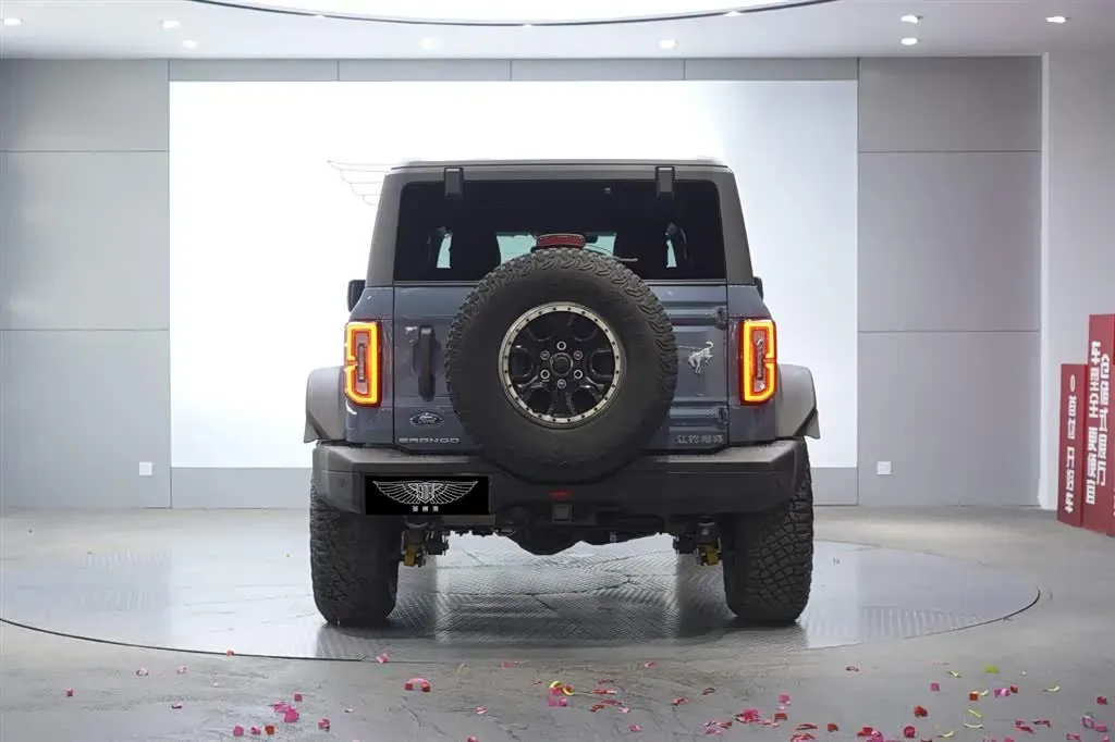 2024 Ford Bronco 2.3T 275HP L4 10AT,autocango,china used car exporter,china ev exporter,chinese used car exporter,chinese used ev exporter