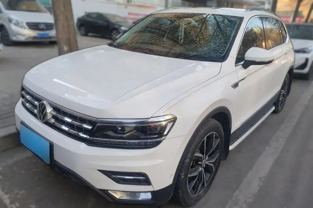 2017 Volkswagen Tiguan L 2.0T 220HP L4 7DCT