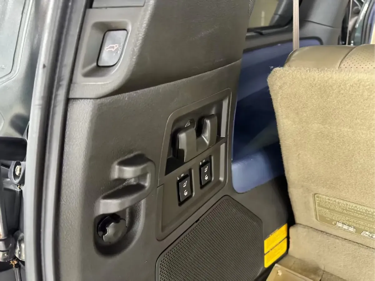 2010 Toyota Sequoia 5.7L 386HP V8 6AT,autocango,china used car exporter,china ev exporter,chinese used car exporter,chinese used ev exporter