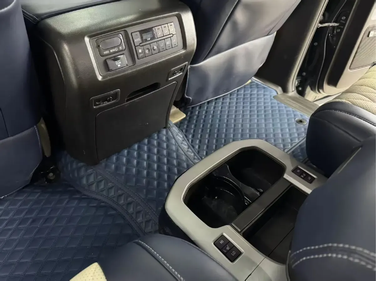 2010 Toyota Sequoia 5.7L 386HP V8 6AT,autocango,china used car exporter,china ev exporter,chinese used car exporter,chinese used ev exporter