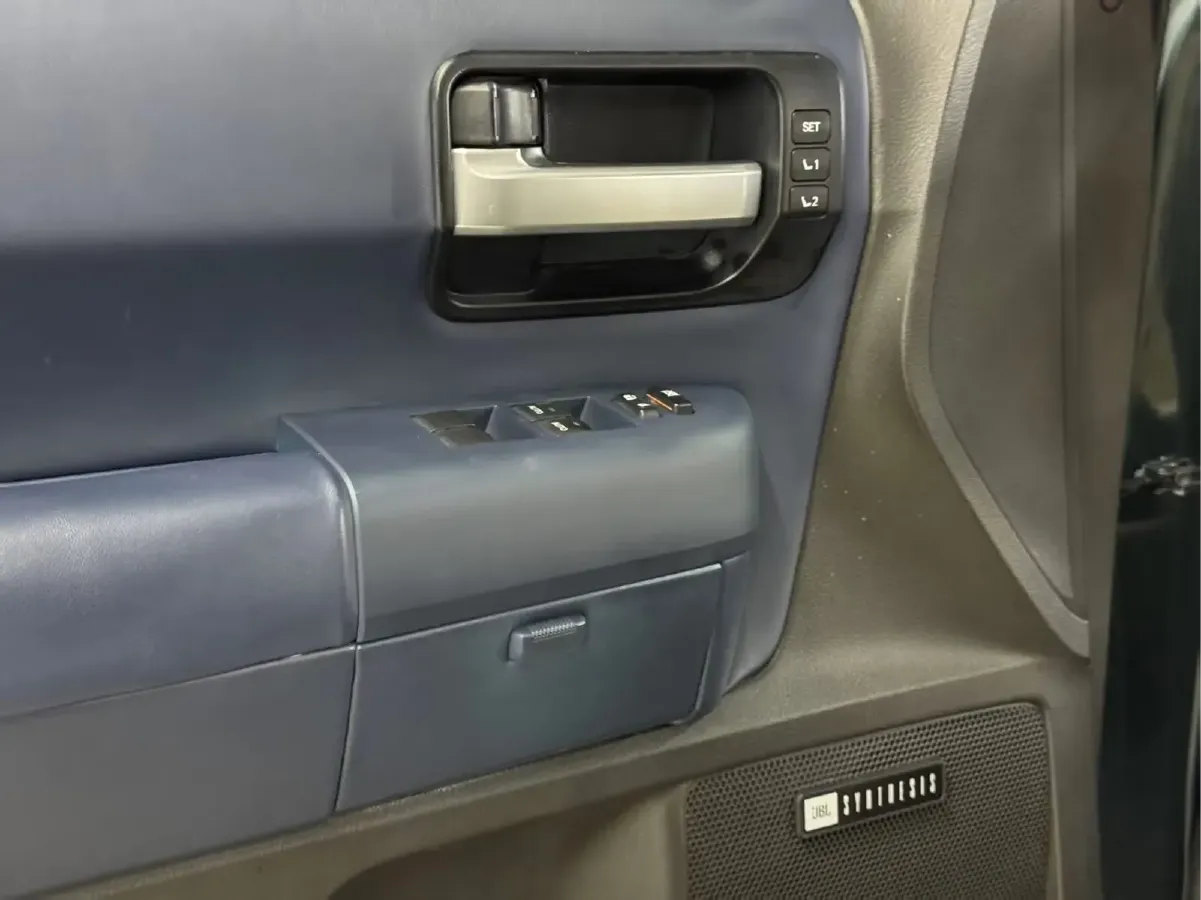 2010 Toyota Sequoia 5.7L 386HP V8 6AT,autocango,china used car exporter,china ev exporter,chinese used car exporter,chinese used ev exporter