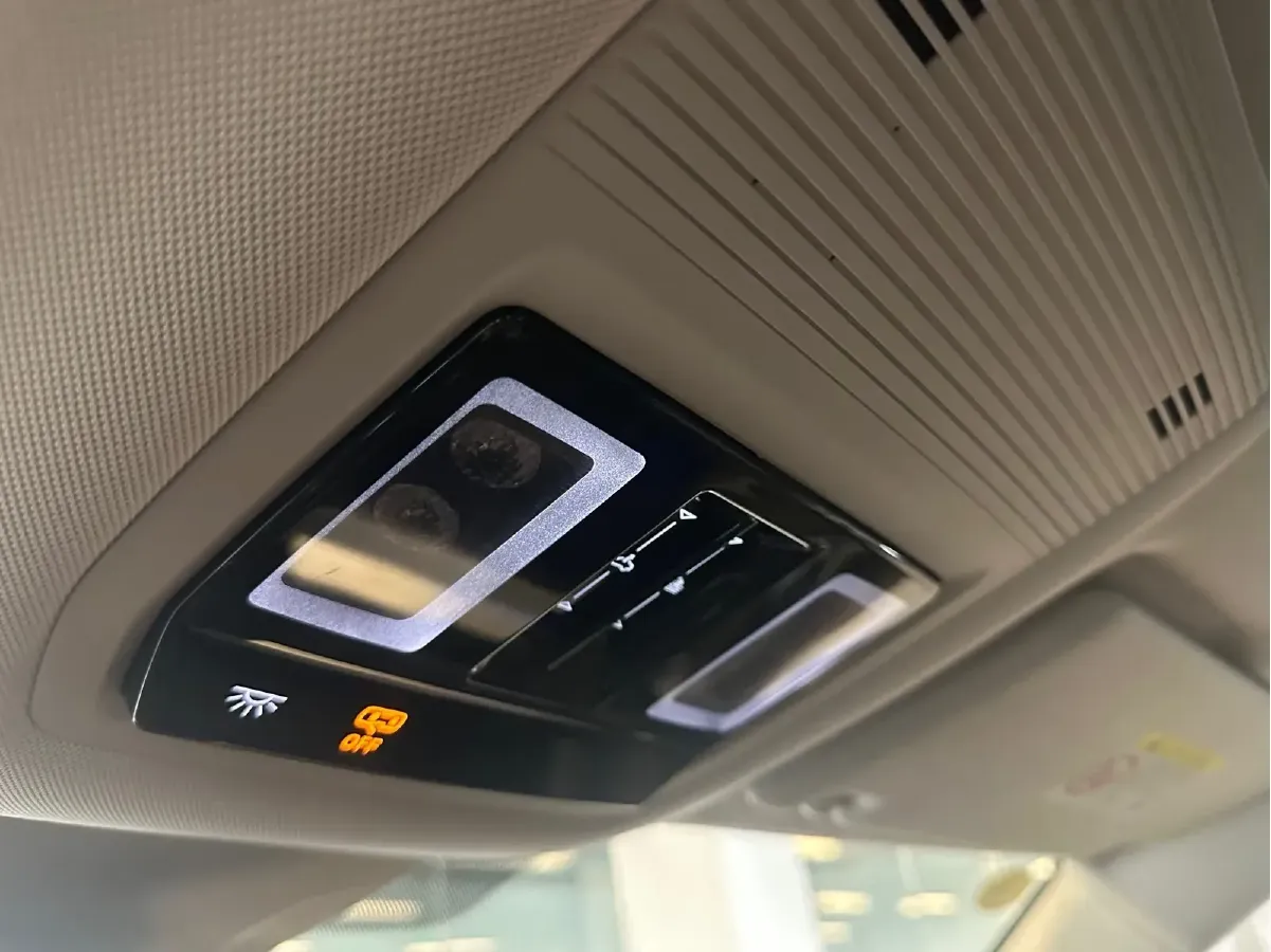 2023 Volkswagen Tavendor 2.0T 220HP L4 7DCT,autocango,china used car exporter,china ev exporter,chinese used car exporter,chinese used ev exporter