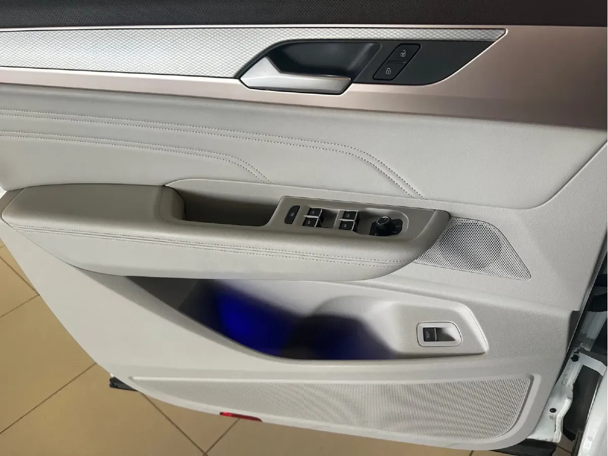 2023 Volkswagen Tavendor 2.0T 220HP L4 7DCT,autocango,china used car exporter,china ev exporter,chinese used car exporter,chinese used ev exporter