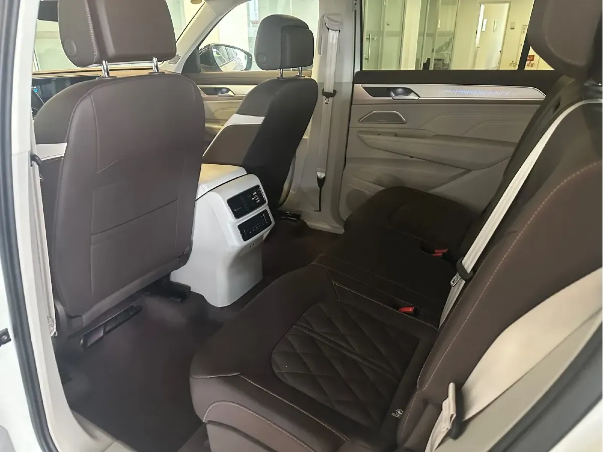 2023 Volkswagen Tavendor 2.0T 220HP L4 7DCT,autocango,china used car exporter,china ev exporter,chinese used car exporter,chinese used ev exporter