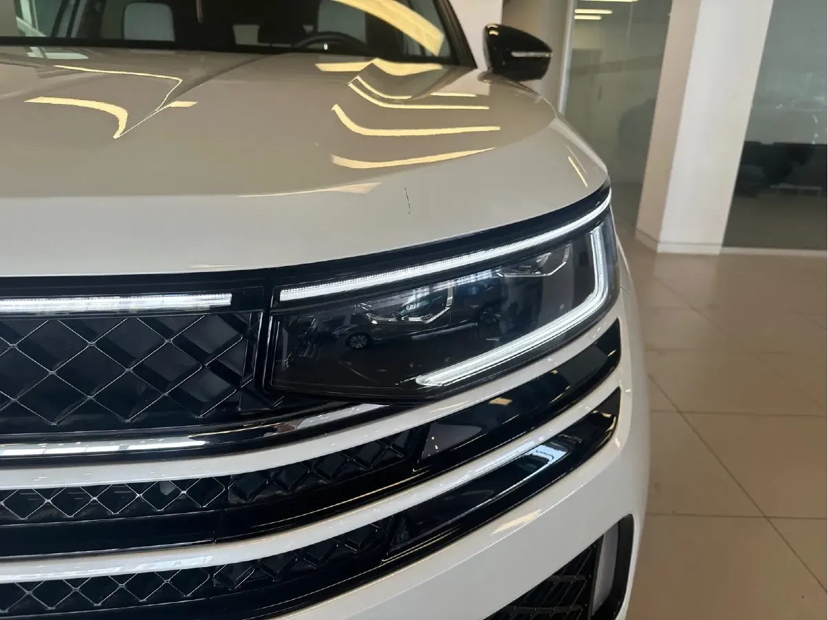 2023 Volkswagen Tavendor 2.0T 220HP L4 7DCT,autocango,china used car exporter,china ev exporter,chinese used car exporter,chinese used ev exporter