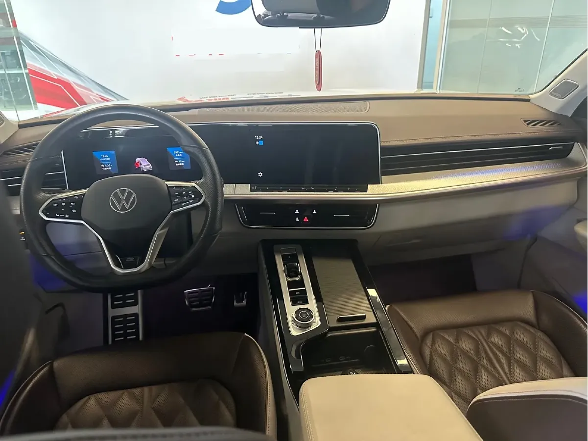 2023 Volkswagen Tavendor 2.0T 220HP L4 7DCT,autocango,china used car exporter,china ev exporter,chinese used car exporter,chinese used ev exporter