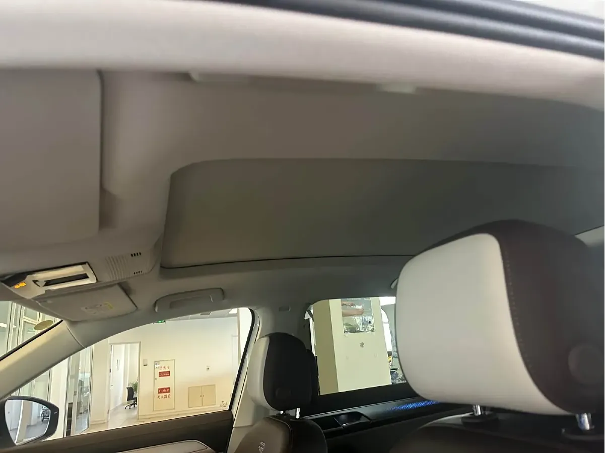 2023 Volkswagen Tavendor 2.0T 220HP L4 7DCT,autocango,china used car exporter,china ev exporter,chinese used car exporter,chinese used ev exporter