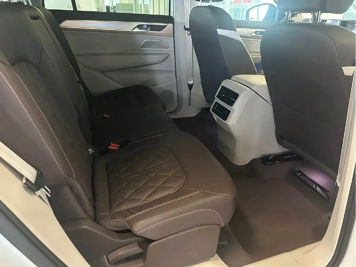 2023 Volkswagen Tavendor 2.0T 220HP L4 7DCT,autocango,china used car exporter,china ev exporter,chinese used car exporter,chinese used ev exporter