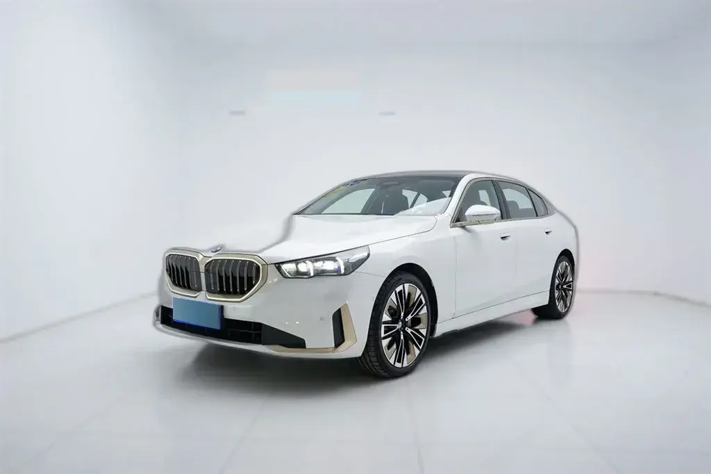 2024 BMW 5 Series 2.0T 258HP L4 8AT