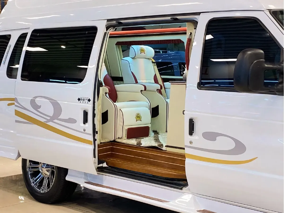 2011 Ford E350 5.4L 258HP V8 5AT,autocango,china used car exporter,china ev exporter,chinese used car exporter,chinese used ev exporter