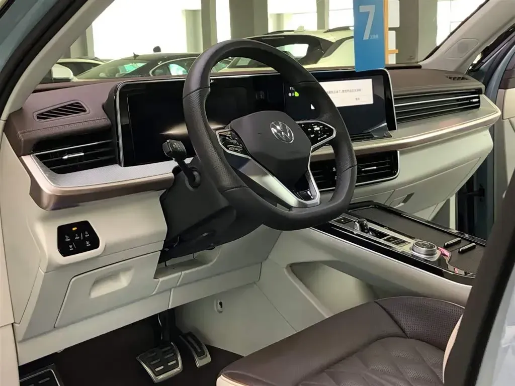 2023 Volkswagen Tavendor 2.0T 220HP L4 7DCT,autocango,china used car exporter,china ev exporter,chinese used car exporter,chinese used ev exporter