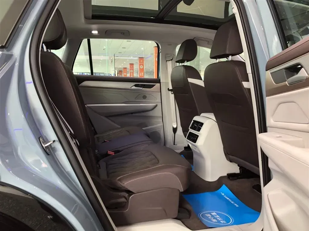 2023 Volkswagen Tavendor 2.0T 220HP L4 7DCT,autocango,china used car exporter,china ev exporter,chinese used car exporter,chinese used ev exporter