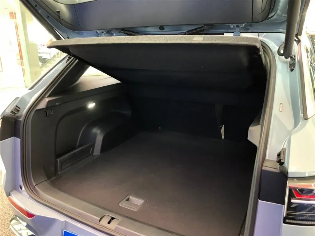 2023 Volkswagen Tavendor 2.0T 220HP L4 7DCT,autocango,china used car exporter,china ev exporter,chinese used car exporter,chinese used ev exporter