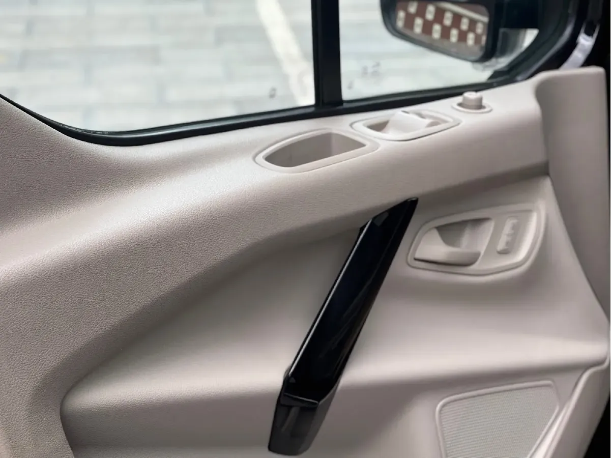 2020 Ford Tourneo 2.0T 203HP L4 6AT,autocango,china used car exporter,china ev exporter,chinese used car exporter,chinese used ev exporter