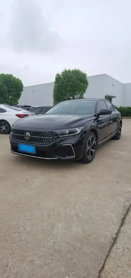 2023 Volkswagen Passat 2.0T 186HP L4 7DCT