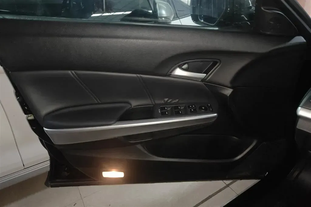 2016 Honda Crosstour 2.4L 197HP L4 5AT,autocango,china used car exporter,china ev exporter,chinese used car exporter,chinese used ev exporter