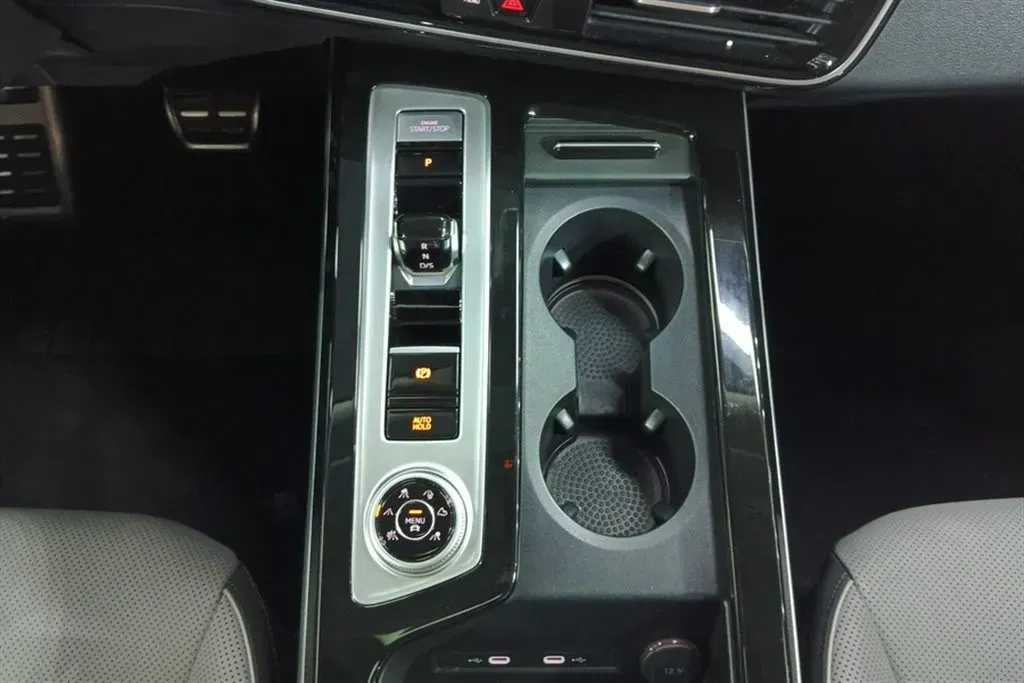 2023 Volkswagen Tavendor 2.0T 220HP L4 7DCT,autocango,china used car exporter,china ev exporter,chinese used car exporter,chinese used ev exporter