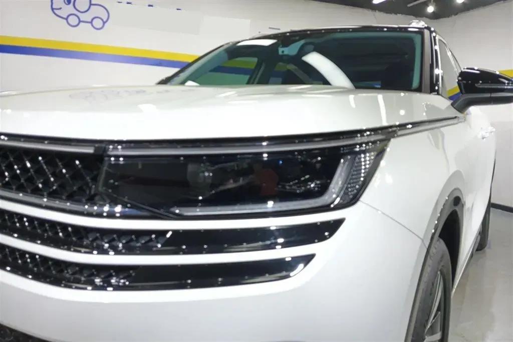 2023 Volkswagen Tavendor 2.0T 220HP L4 7DCT,autocango,china used car exporter,china ev exporter,chinese used car exporter,chinese used ev exporter