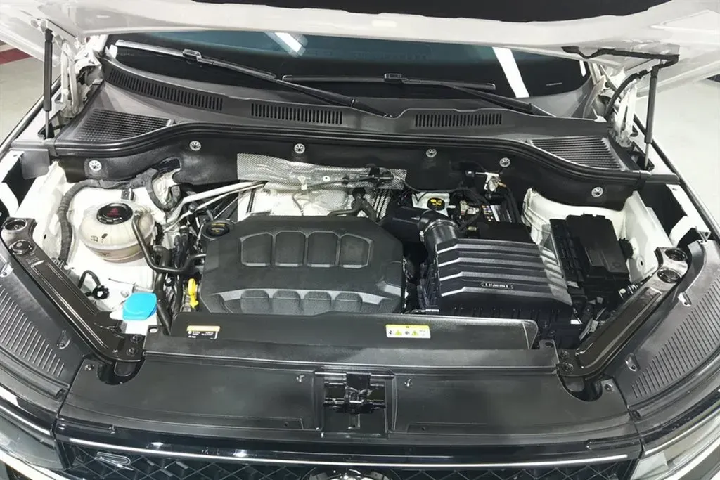 2023 Volkswagen Tavendor 2.0T 220HP L4 7DCT,autocango,china used car exporter,china ev exporter,chinese used car exporter,chinese used ev exporter