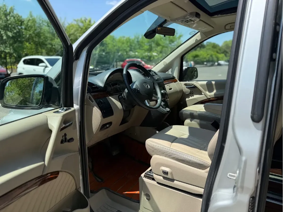 2011 Mercedes-Benz Viano 2.5L 190HP V6 5AT,autocango,china used car exporter,china ev exporter,chinese used car exporter,chinese used ev exporter