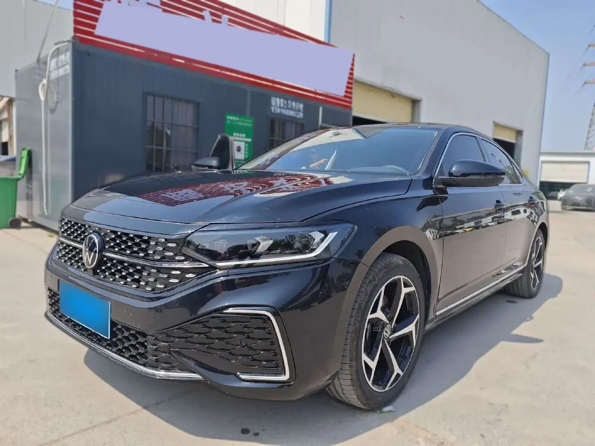 2024 Volkswagen Passat 2.0T 220HP L4 7DCT