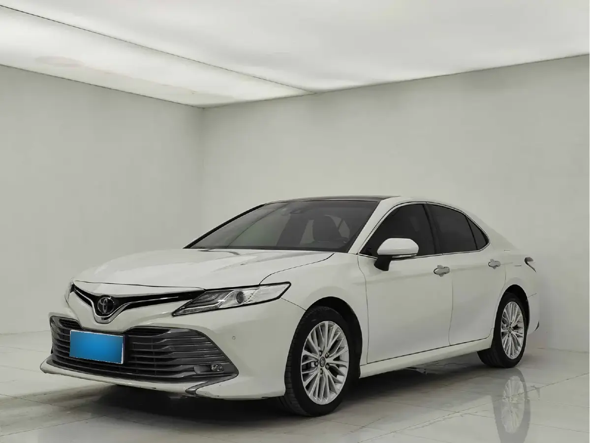 2019 Toyota Camry 2.5L 209HP L4 8AT