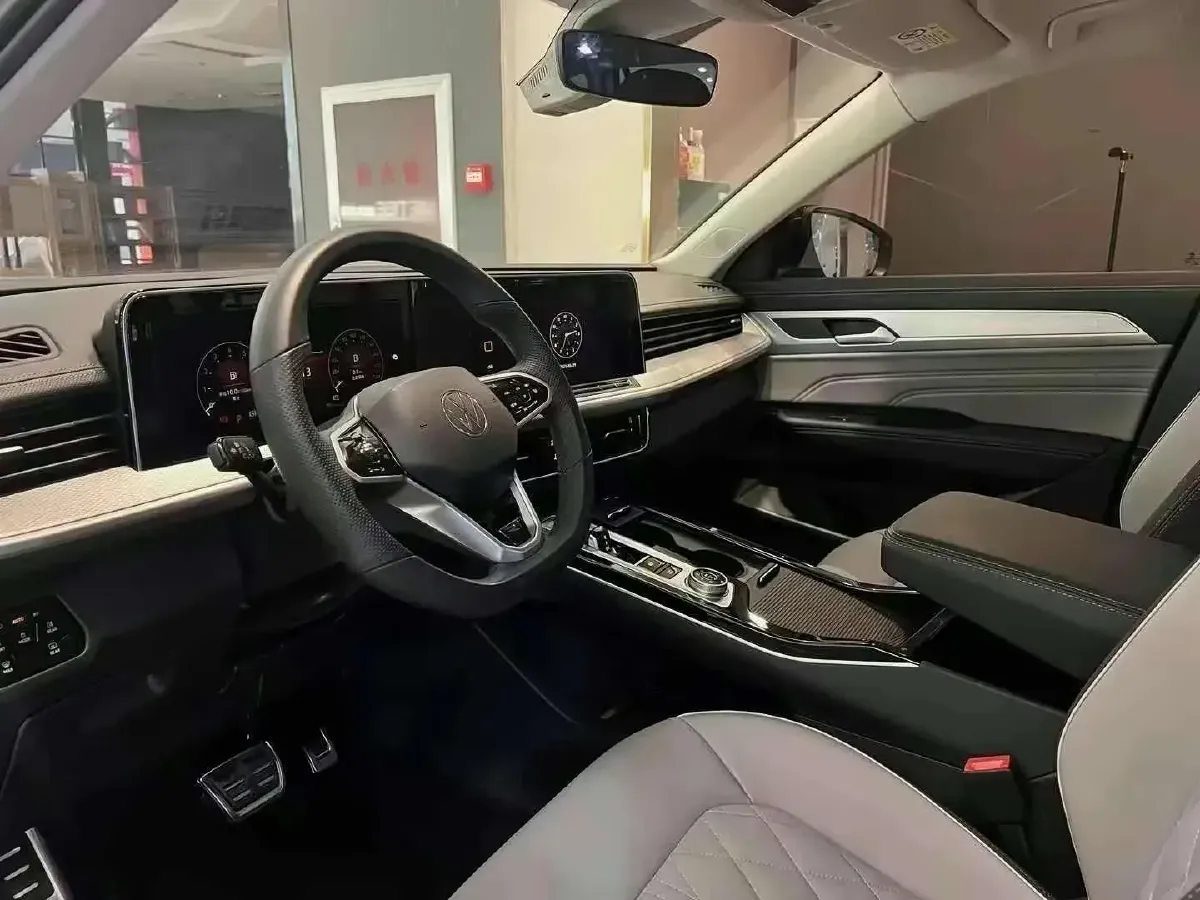 2023 Volkswagen Tavendor 2.0T 220HP L4 7DCT,autocango,china used car exporter,china ev exporter,chinese used car exporter,chinese used ev exporter