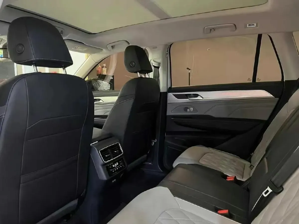 2023 Volkswagen Tavendor 2.0T 220HP L4 7DCT,autocango,china used car exporter,china ev exporter,chinese used car exporter,chinese used ev exporter