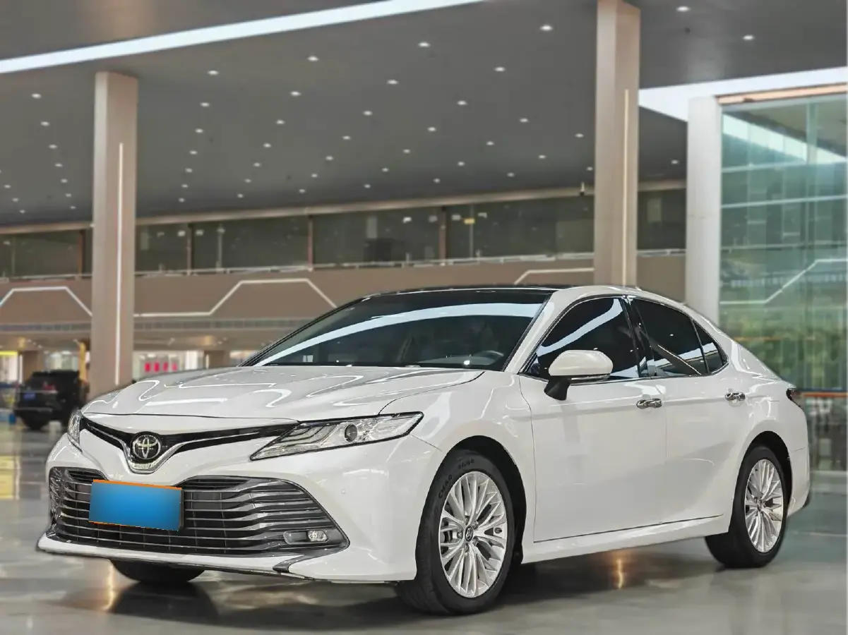 2019 Toyota Camry 2.5L 209HP L4 8AT