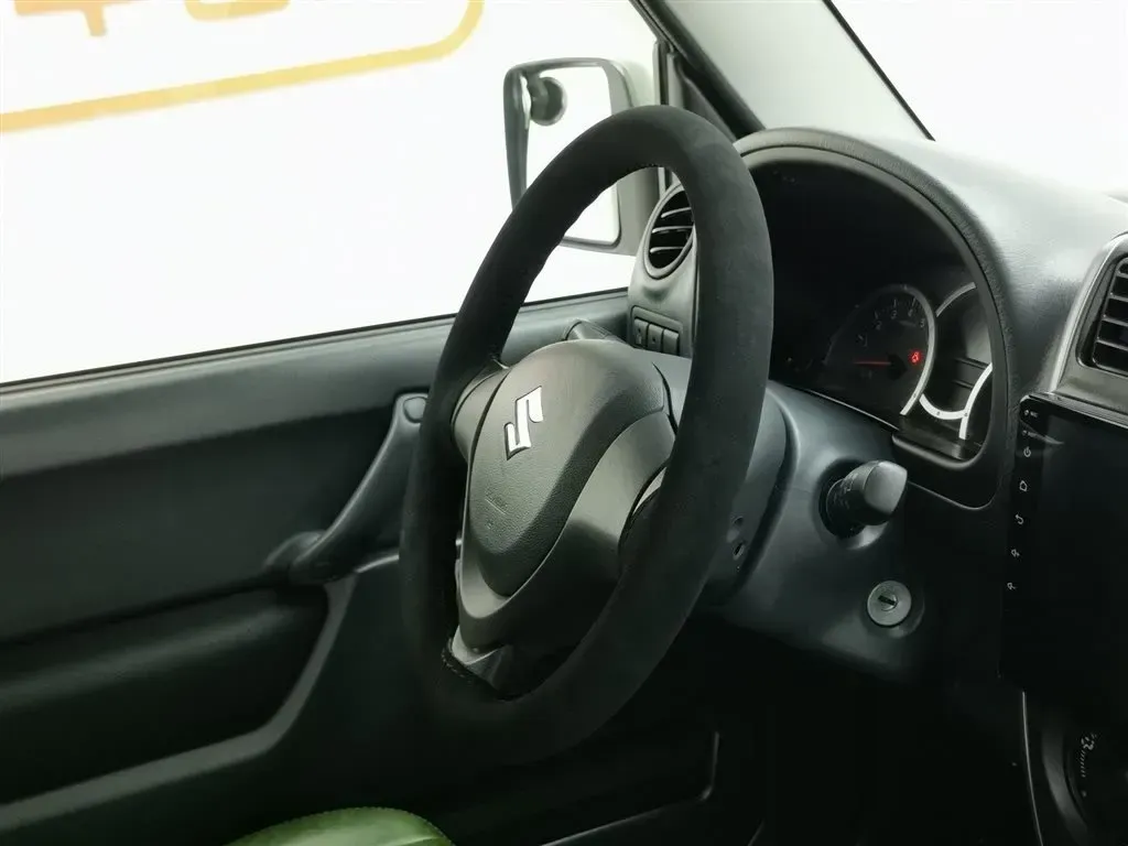 2015 Suzuki Jimny 1.3L 85HP L4 4AT,autocango,china used car exporter,china ev exporter,chinese used car exporter,chinese used ev exporter