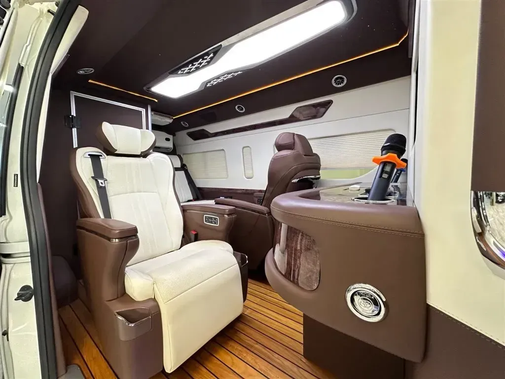 2024 Century Century 3.5L 262HP V6 E-CVT PHEV 18.1KWH,autocango,china used car exporter,china ev exporter,chinese used car exporter,chinese used ev exporter