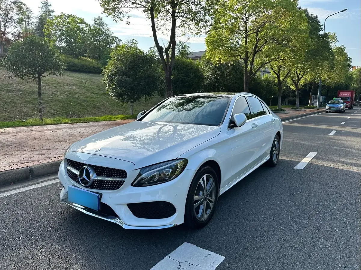 2018 Mercedes-Benz C Class 2.0T 184HP L4 9AT