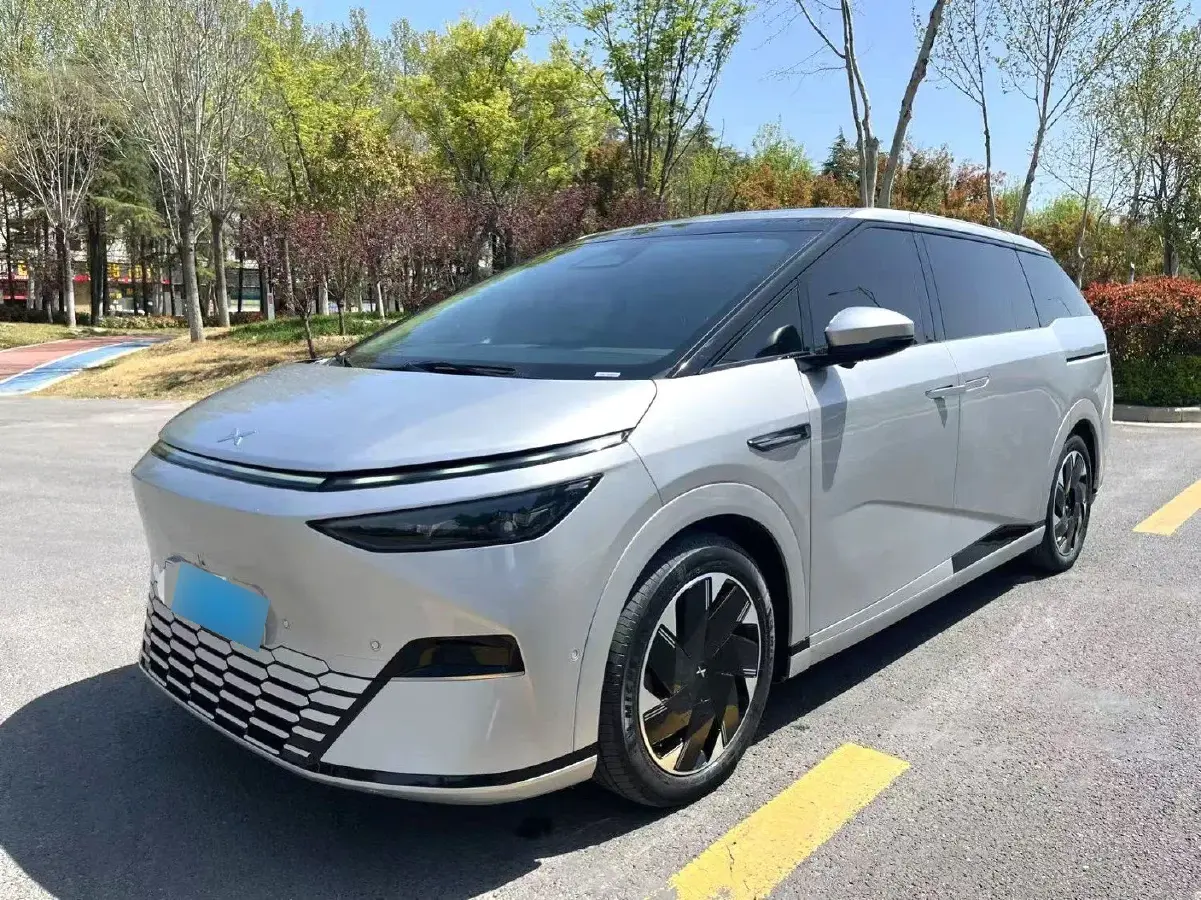 2024 Xpeng X9 BEV 84.5KWH