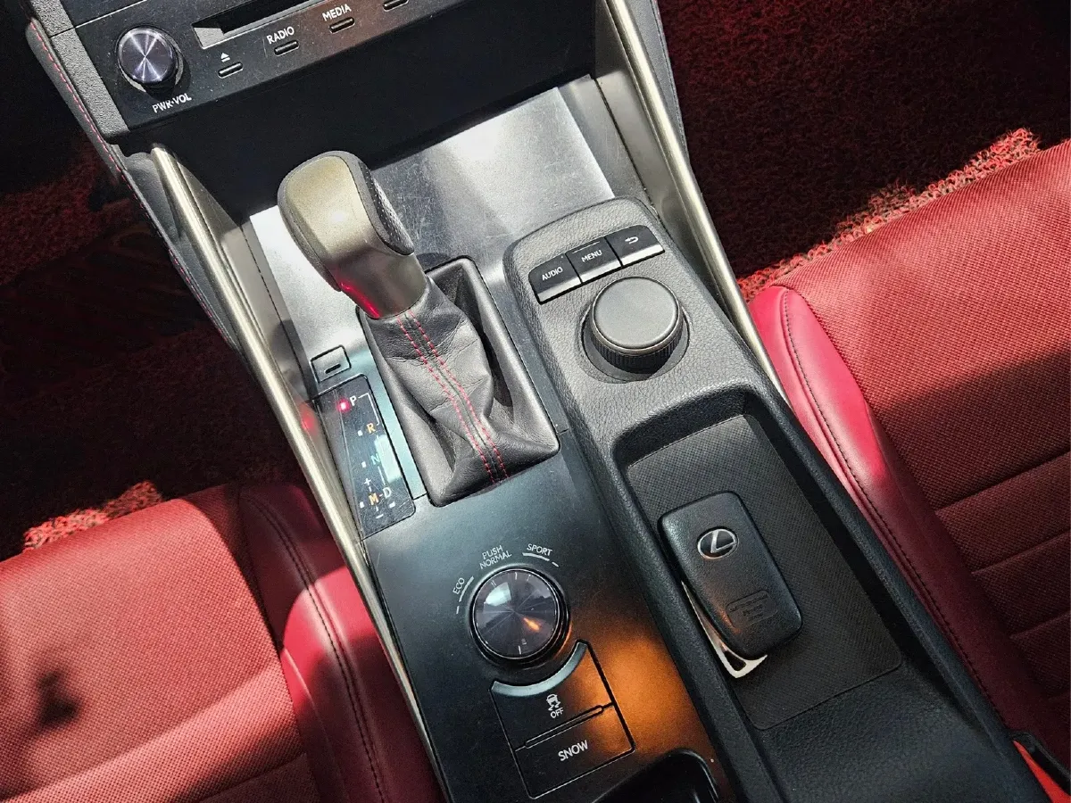 2013 Lexus IS 2.5L 208HP V6 6AT,autocango,china used car exporter,china ev exporter,chinese used car exporter,chinese used ev exporter