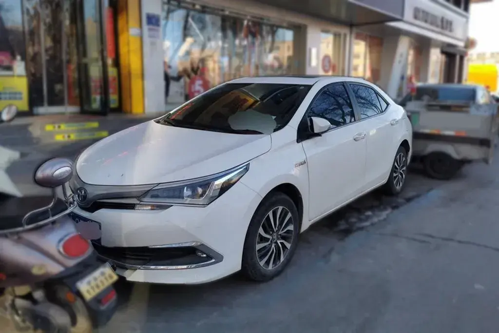 2017 Toyota Corolla 1.8L 99HP L4 E-CVT Hybrid