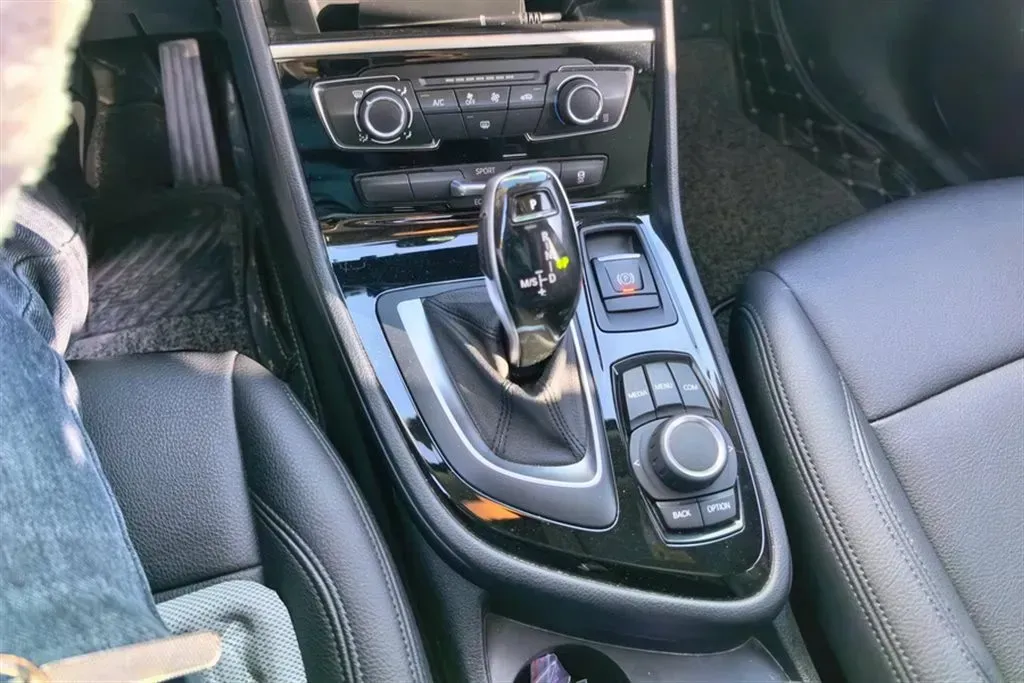 2019 BMW 2 Series SUV 1.5T 140HP L3 7DCT,autocango,china used car exporter,china ev exporter,chinese used car exporter,chinese used ev exporter