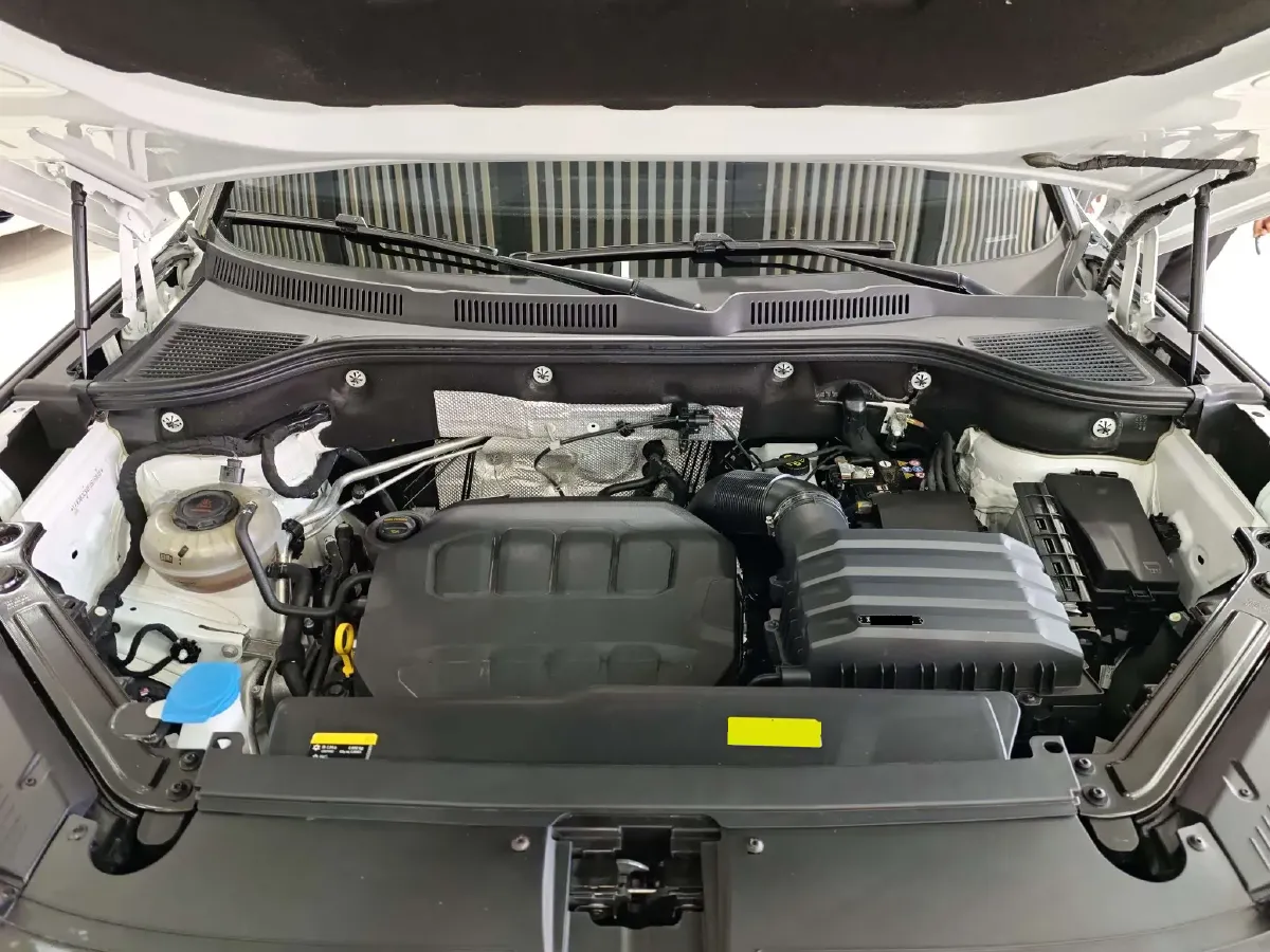 2024 Volkswagen Tavendor 2.0T 220HP L4 7DCT,autocango,china used car exporter,china ev exporter,chinese used car exporter,chinese used ev exporter