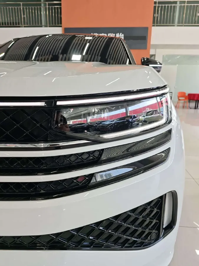 2024 Volkswagen Tavendor 2.0T 220HP L4 7DCT,autocango,china used car exporter,china ev exporter,chinese used car exporter,chinese used ev exporter