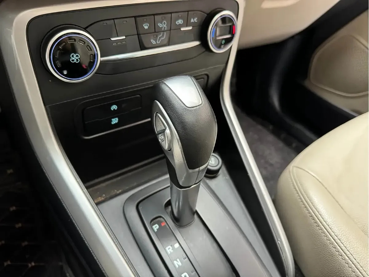 2018 Ford EcoSport 1.0T 125HP L3 6AT,autocango,china used car exporter,china ev exporter,chinese used car exporter,chinese used ev exporter