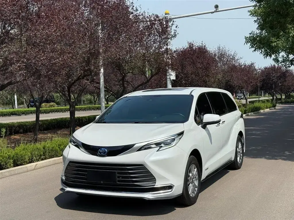 2021 Toyota Sienna 2.5L 192HP L4 E-CVT Hybrid
