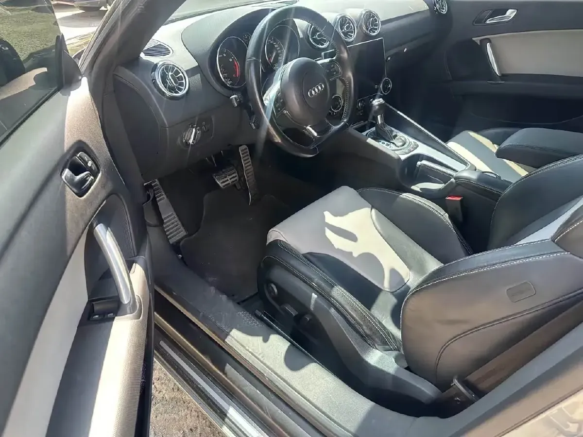 2010 Audi TT 2.0T 200HP L4 6DCT,autocango,china used car exporter,china ev exporter,chinese used car exporter,chinese used ev exporter