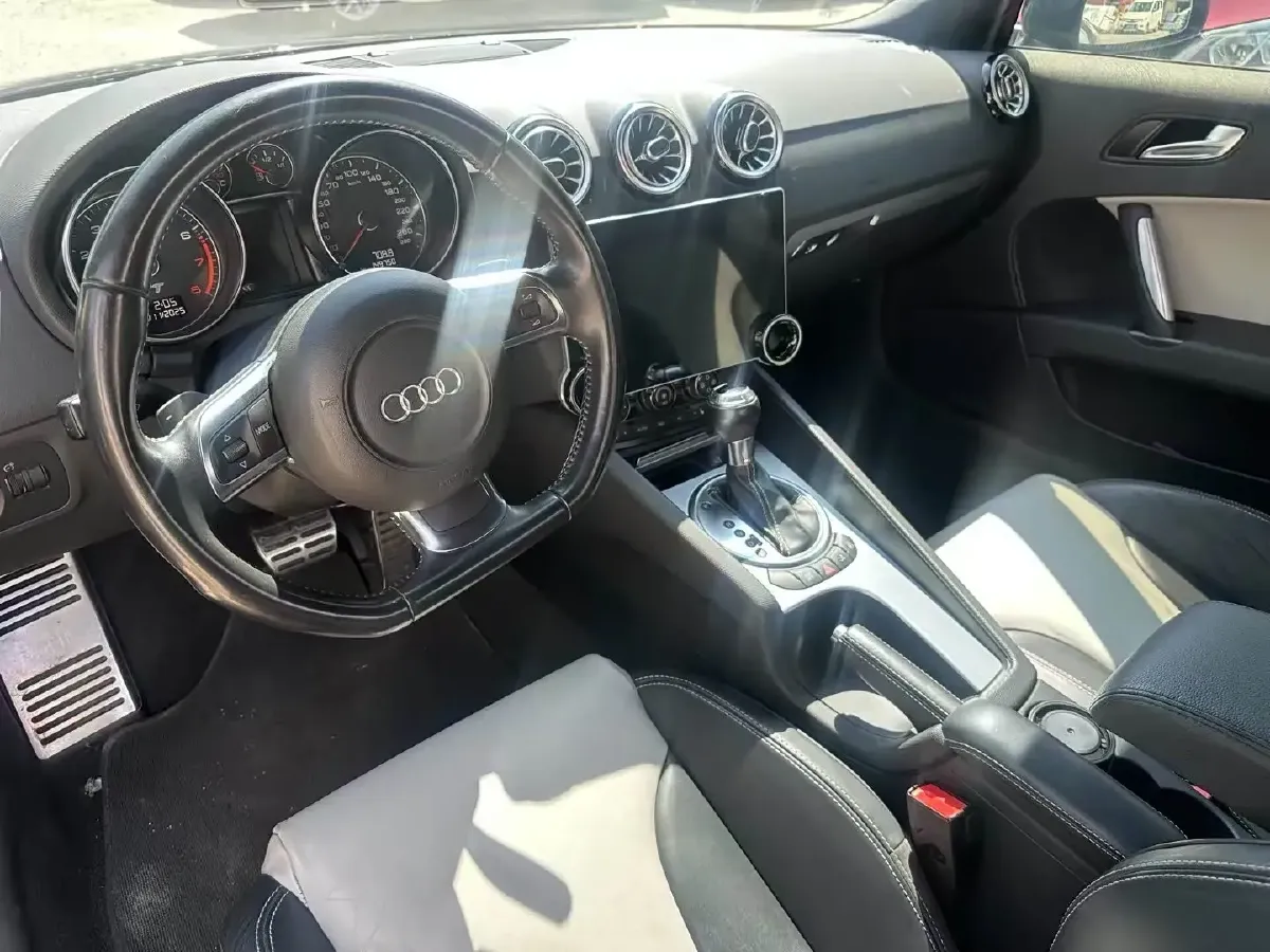 2010 Audi TT 2.0T 200HP L4 6DCT,autocango,china used car exporter,china ev exporter,chinese used car exporter,chinese used ev exporter