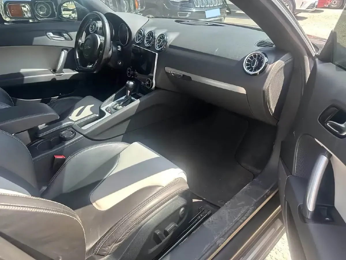 2010 Audi TT 2.0T 200HP L4 6DCT,autocango,china used car exporter,china ev exporter,chinese used car exporter,chinese used ev exporter