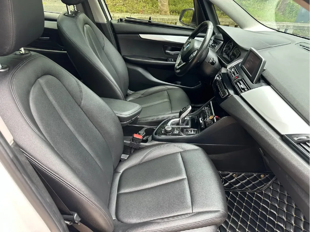 2019 BMW 2 Series SUV 1.5T 140HP L3 7DCT,autocango,china used car exporter,china ev exporter,chinese used car exporter,chinese used ev exporter