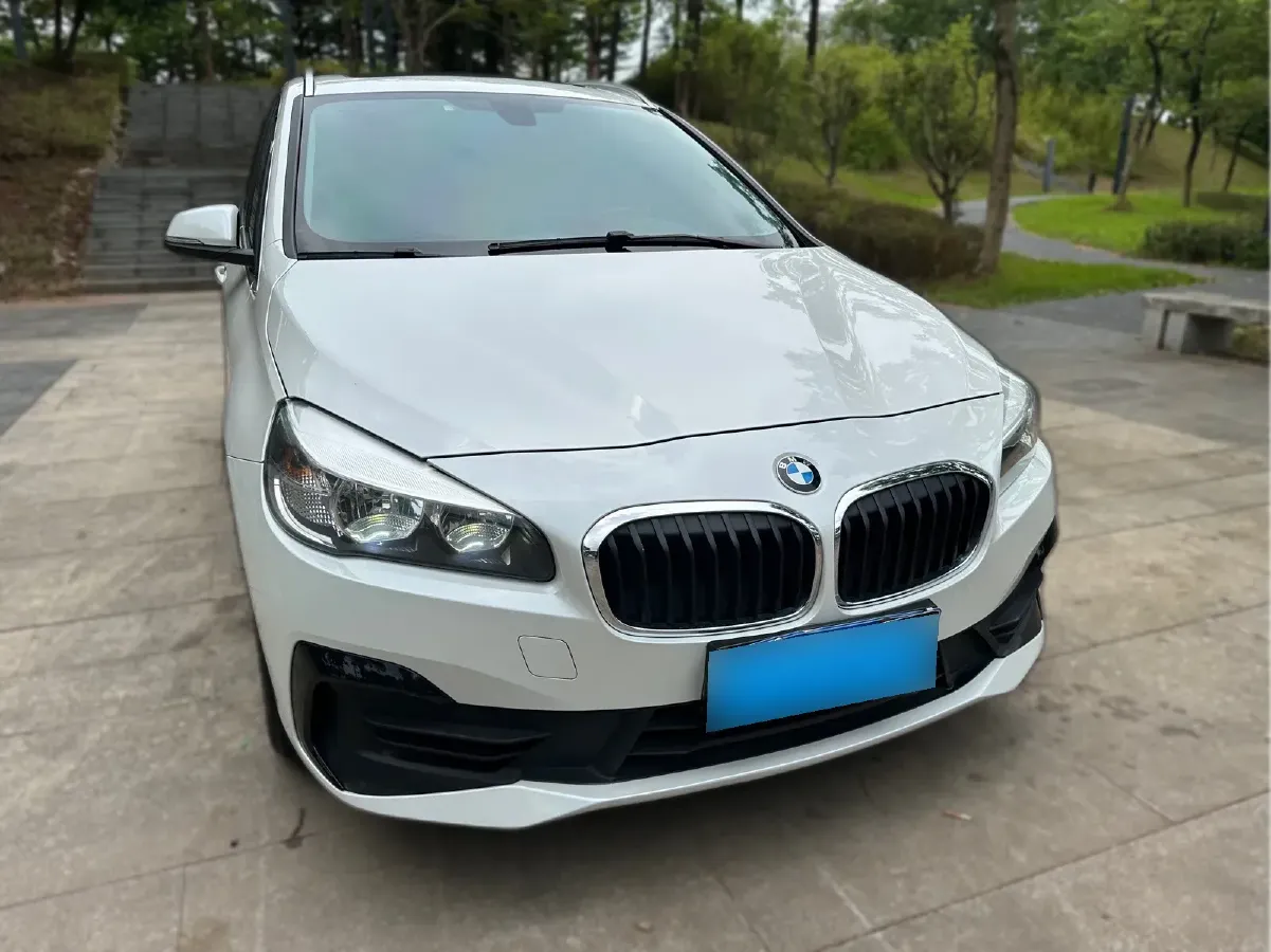 2019 BMW 2 Series SUV 1.5T 140HP L3 7DCT,autocango,china used car exporter,china ev exporter,chinese used car exporter,chinese used ev exporter
