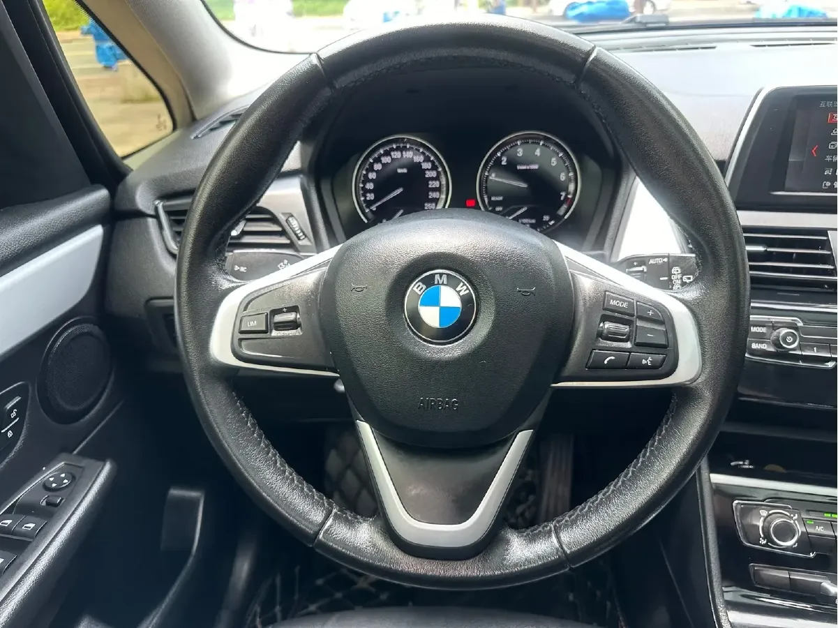 2019 BMW 2 Series SUV 1.5T 140HP L3 7DCT,autocango,china used car exporter,china ev exporter,chinese used car exporter,chinese used ev exporter