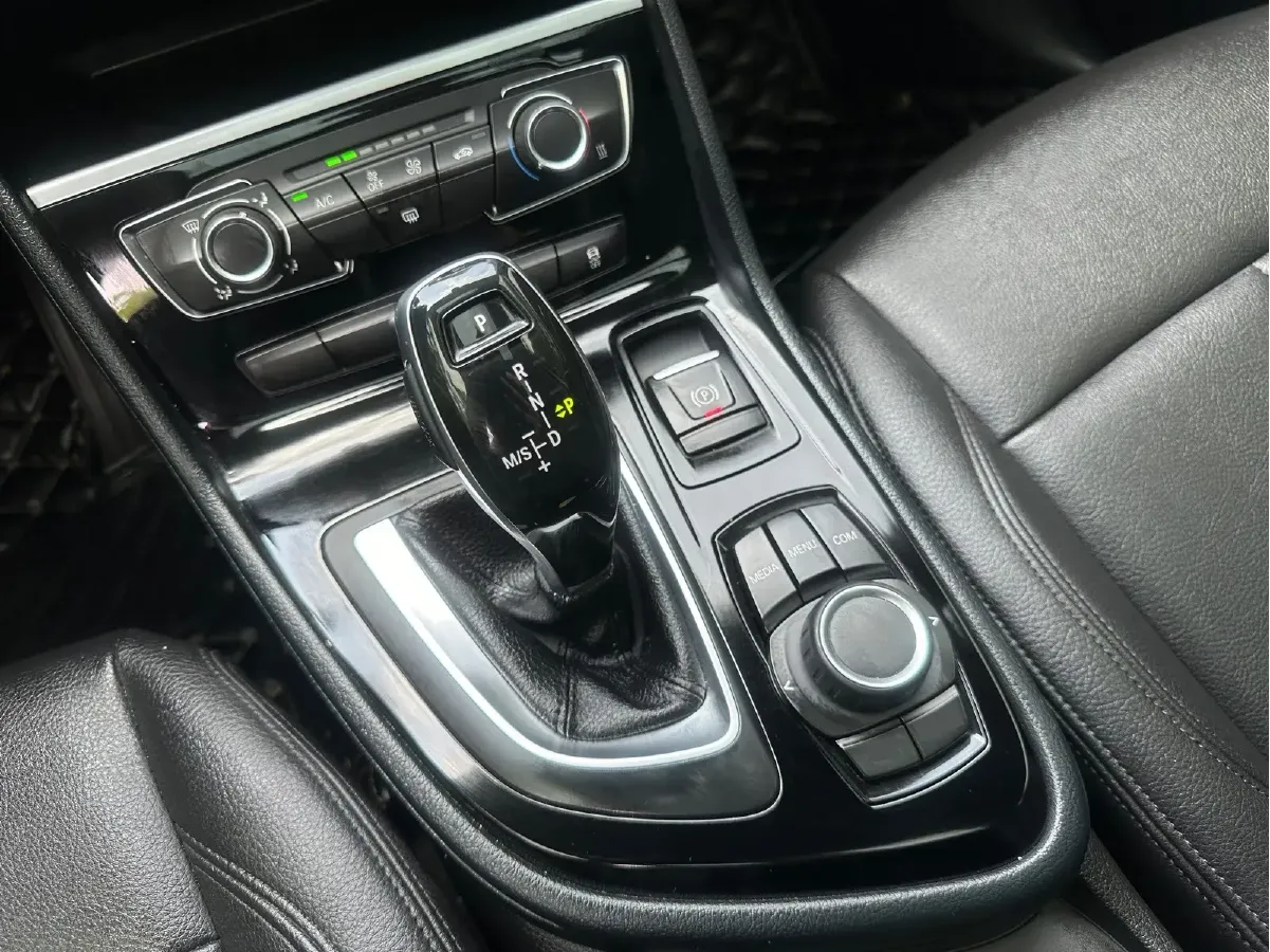 2019 BMW 2 Series SUV 1.5T 140HP L3 7DCT,autocango,china used car exporter,china ev exporter,chinese used car exporter,chinese used ev exporter