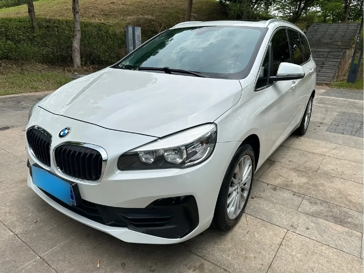 2019 BMW 2 Series SUV 1.5T 140HP L3 7DCT,autocango,china used car exporter,china ev exporter,chinese used car exporter,chinese used ev exporter